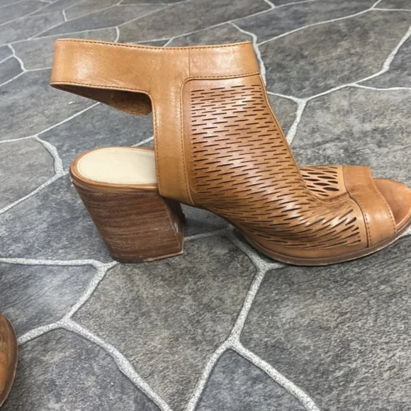 Vince Camuto Wedge Open Toe & Heel Boot In Tan Brown Size 7.5 - Picture 2 of 6